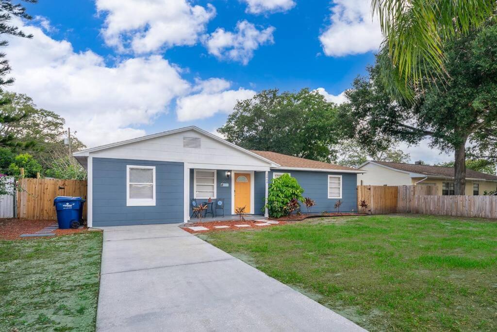 Forever Summer - Entire House! With King Bed! Clearwater Exterior photo